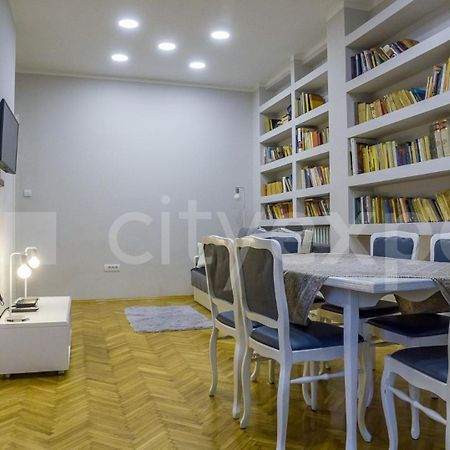 Downtown Apartment In Walk Zone With 3 Bedrooms And Garage Novi Sad Exterior photo